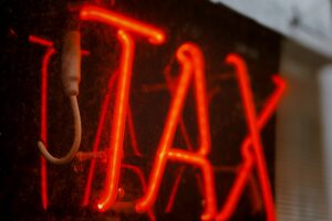 Nghề Nail ở Mỹ: Luật thuế và luật lao động cần biết