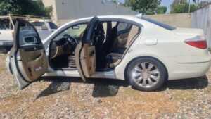 Cần bán Hyundai Genesis 2010 - Giá chỉ $3,000