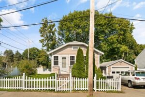 Nhà 2 phòng ngủ, 1 phòng tắm tại Randolph, MA